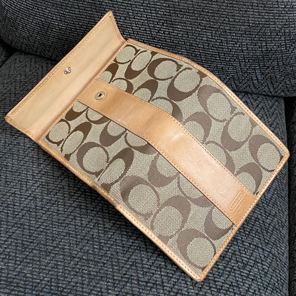 Authentic Coach Wallet! - Picture 4 of 13